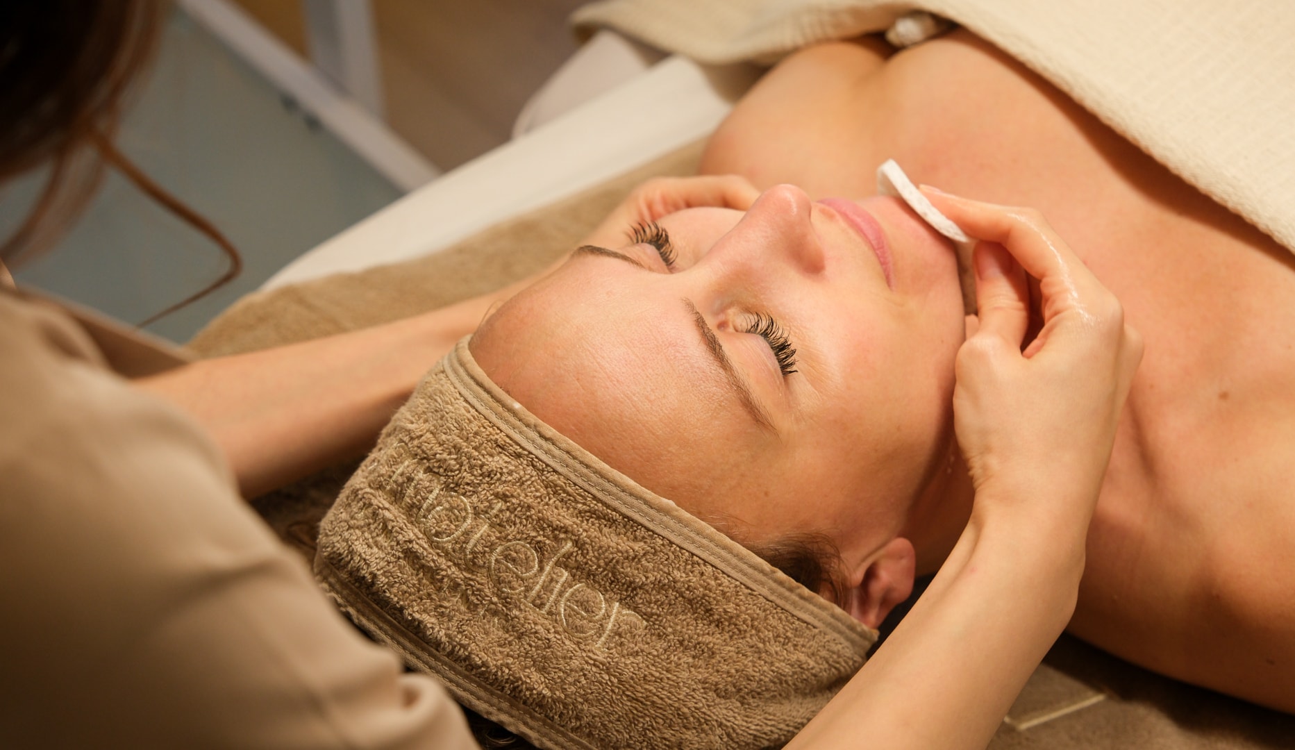 Giv huden ny glød med HydraFacial eller OxyGeneo