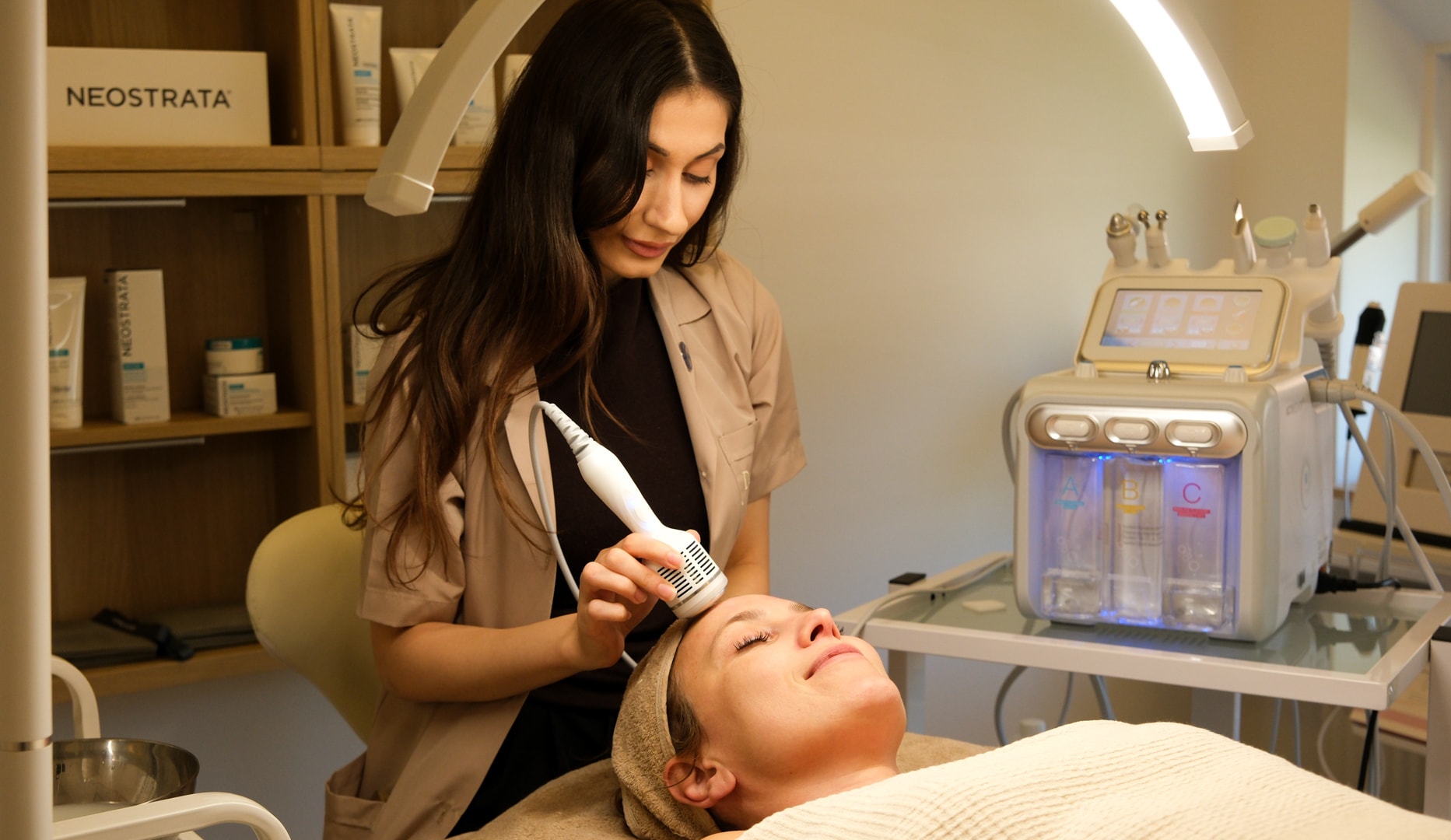 Giv huden ny glød med HydraFacial eller OxyGeneo