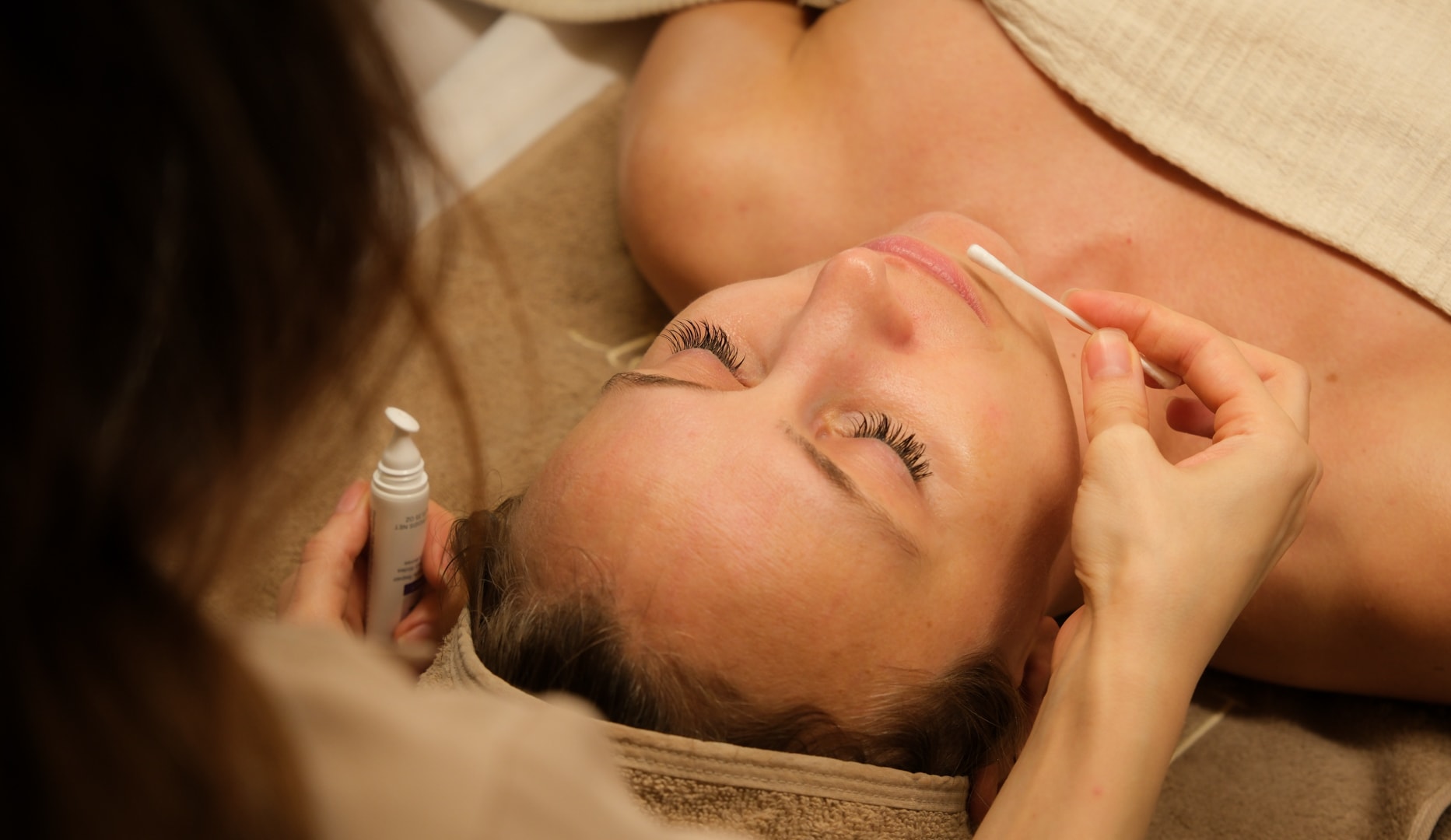 Giv huden ny glød med HydraFacial eller OxyGeneo