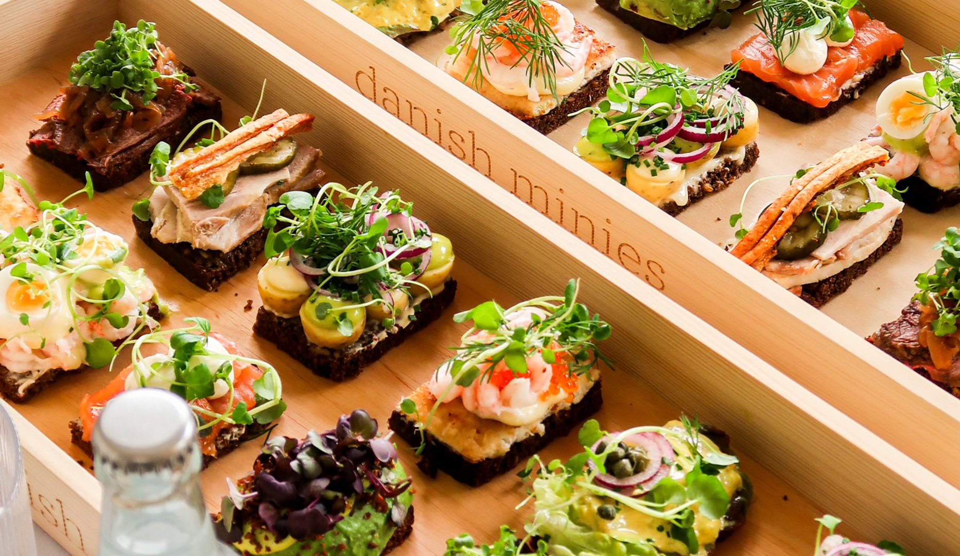 NYHED: ½ PRIS på de nye "Halve"-Smørrebrødsvidundere fra Danish Minies