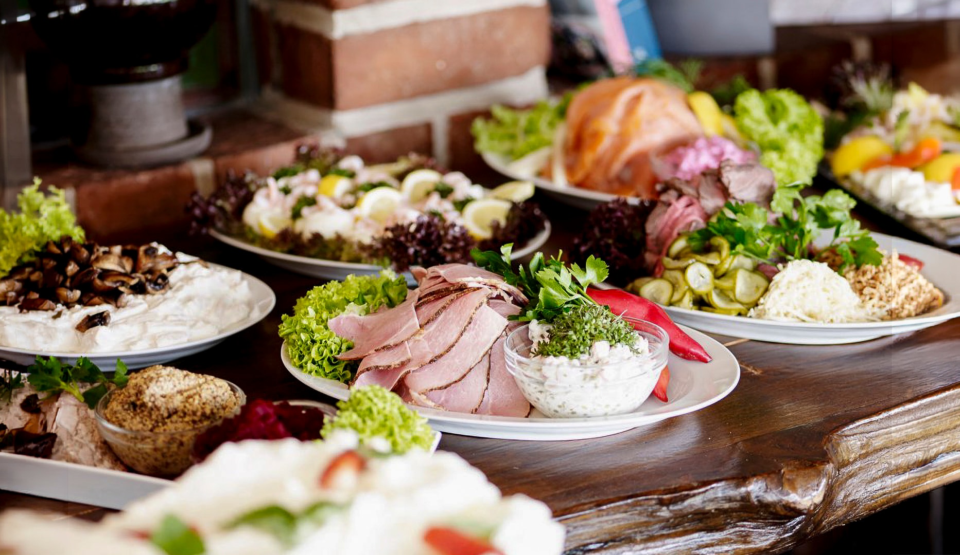 Frokostbuffet på Bisserup Strand Kro