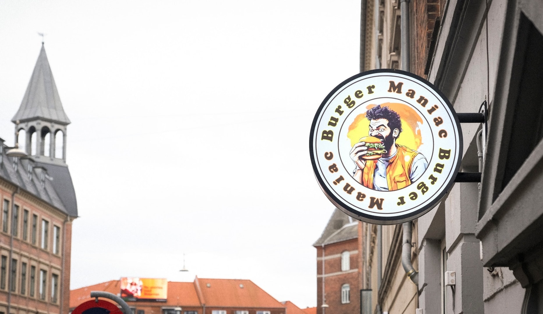 Valgfri Burgermenu + 4 Nuggets - Sims Burger i Valby