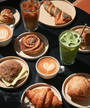 Morgencombo @ Emmerys - Valgfri Kaffe & Friskbagt BMO/Wienerbrød