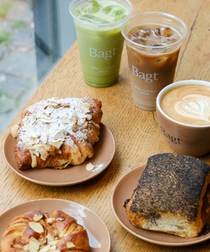 Valgfrit Wienerbrød & Kaffe @ Bagt - Hele 8 Lokationer Fyldt Med Friskbagt!