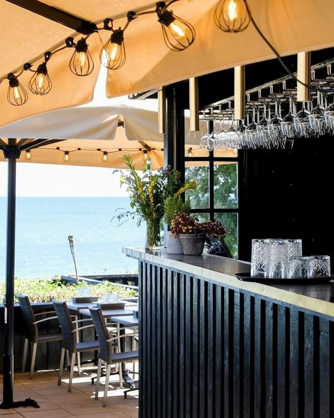 4-retters sommerfrokost på Strandmøllekroen i Klampenborg
