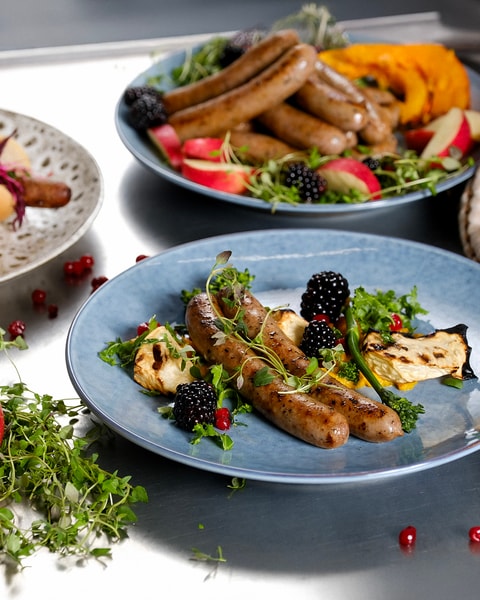 Opgrader julebordet med de saftige Andepølser fra Slagter Friis | Spar 30%