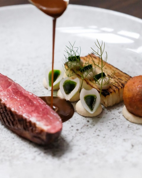 6 smagfulde gourmet-serveringer på Restaurant Grønnegade | Spar 41%