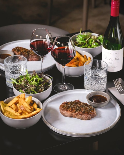 Valgfri 3-retters middag hos Darling Bistro og Bar | Spar op til 51%