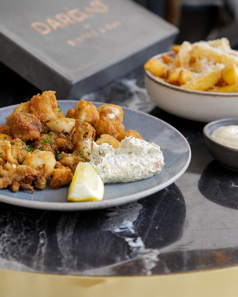 Valgfri Pitcher + Snacks hos Darling Bistro & Bar | Den Perfekte Sommerdeal