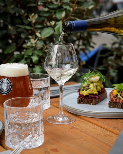2 stk. Valgfri Smørrebrød hos Darling Bistro & Bar | En Sommerfrokost Uden Lige
