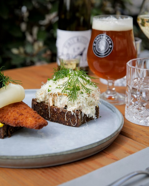2 stk. Valgfri Smørrebrød hos Darling Bistro & Bar | En Sommerfrokost Uden Lige