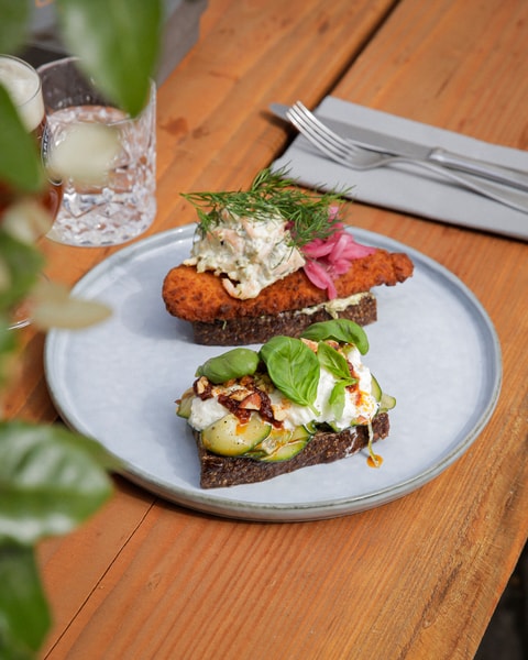 2 stk. Valgfri Smørrebrød hos Darling Bistro & Bar | En Sommerfrokost Uden Lige
