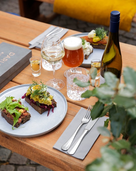 2 stk. Valgfri Smørrebrød hos Darling Bistro & Bar | En Sommerfrokost Uden Lige