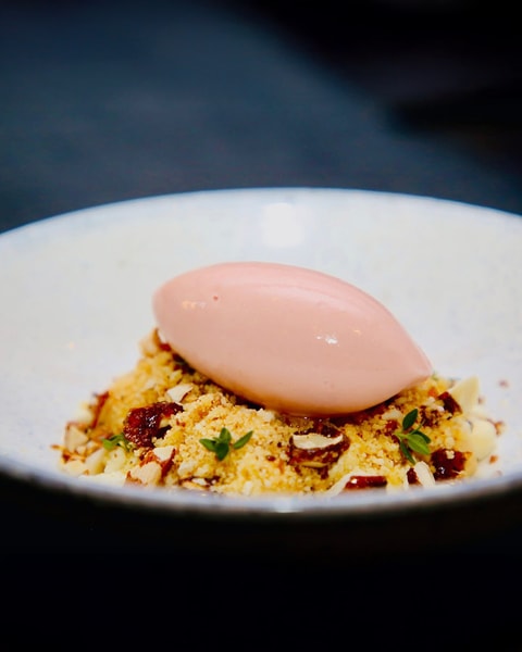8 Serveringer hos Restaurant Rebel - Anbefalet i Michelin-guiden på 12. år