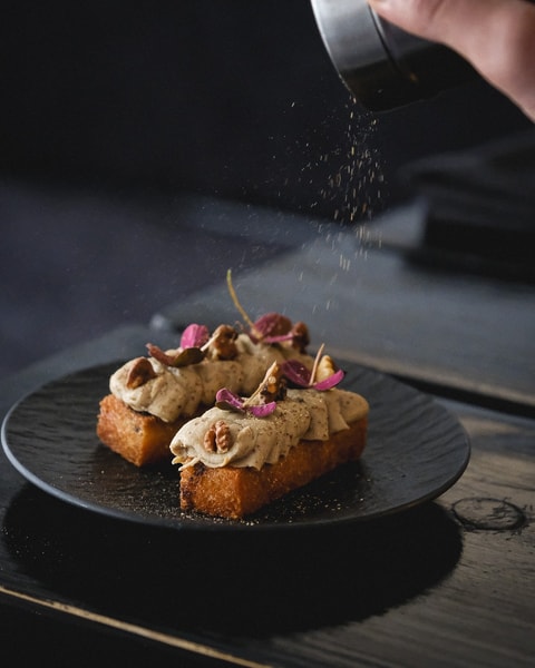 8 Serveringer hos Restaurant Rebel - Anbefalet i Michelin-guiden på 12. år