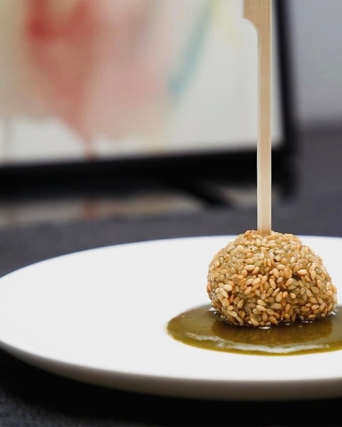 8 Serveringer hos Restaurant Rebel - Anbefalet i Michelin-guiden på 12. år