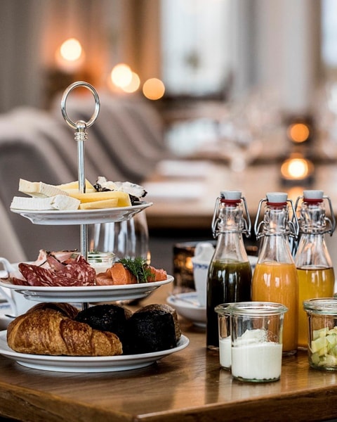 Luksuriøs brunchbuffet og Pool Club på Marienlyst Strandhotel