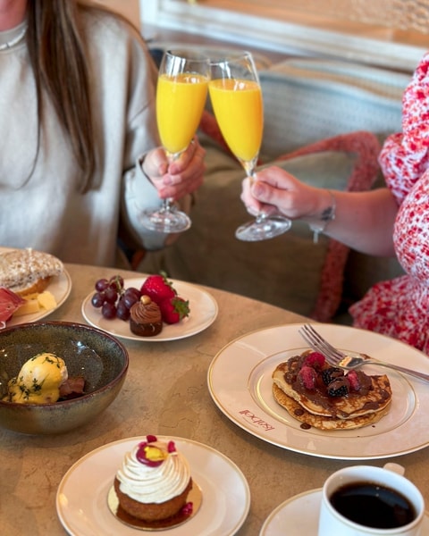 Luksuriøs brunchbuffet og Pool Club på Marienlyst Strandhotel