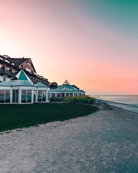 Luksuriøs brunchbuffet og Pool Club på Marienlyst Strandhotel