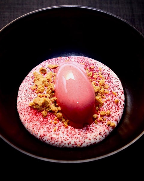 8 Serveringer hos Restaurant Rebel - Anbefalet i Michelin-guiden på 12. år