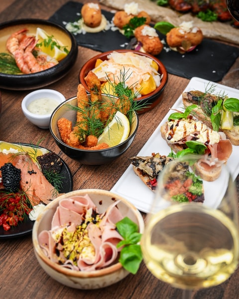 8 Valgfri Tapasanretninger hos Tango y Vinos - En Aften For 2