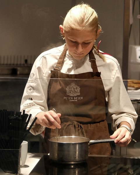 Hjemmelavet Crêpe + Valgfri Varm Drik hos Peter Beier Chokolade