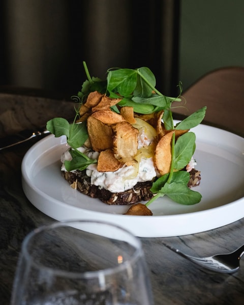 2 Valgfri Smørrebrød + Dessert Hos Pier 3 - Danske Klassikere ved Kajen
