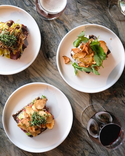 2 Valgfri Smørrebrød + Dessert Hos Pier 3 - Danske Klassikere ved Kajen