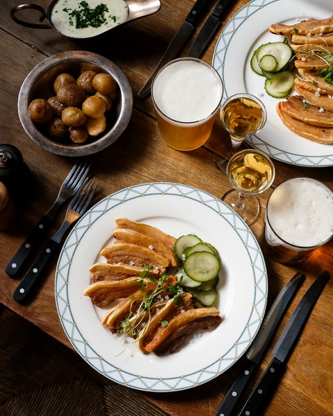 Stegt Flæsk m. Persillesovs - Nyhavns Færgekro