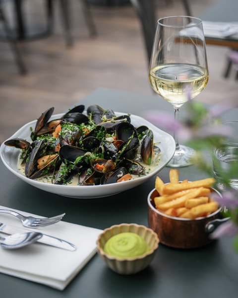 Moules Frites m. Vin/Vand - Restaurant Skovshoved