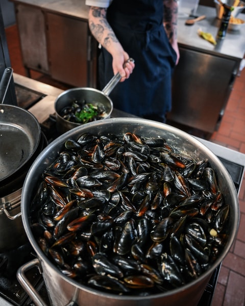 Moules Frites m. Vin/Vand - Restaurant Skovshoved