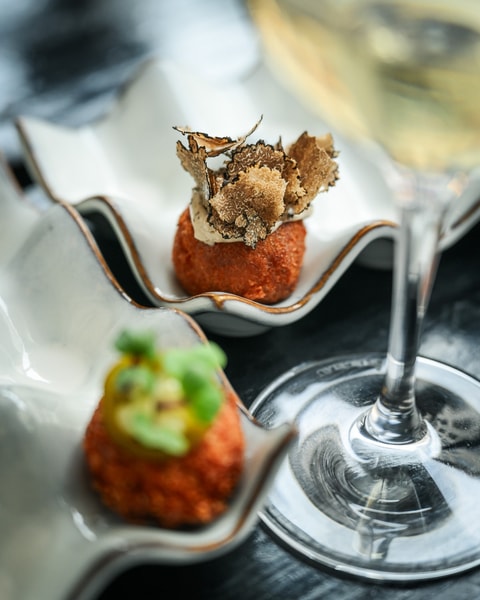 Forårsmenu hos Restaurant Rebel - Anbefalet i Michelin-guiden på 12. år