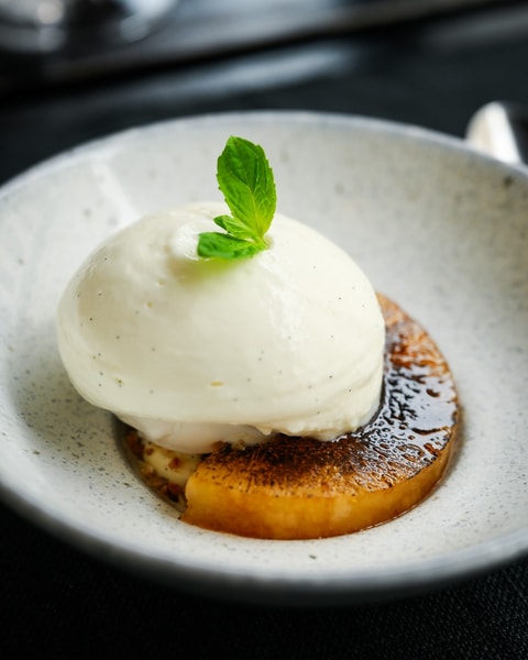 Forårsmenu hos Restaurant Rebel - Anbefalet i Michelin-guiden på 12. år