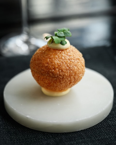 Forårsmenu hos Restaurant Rebel - Anbefalet i Michelin-guiden på 12. år