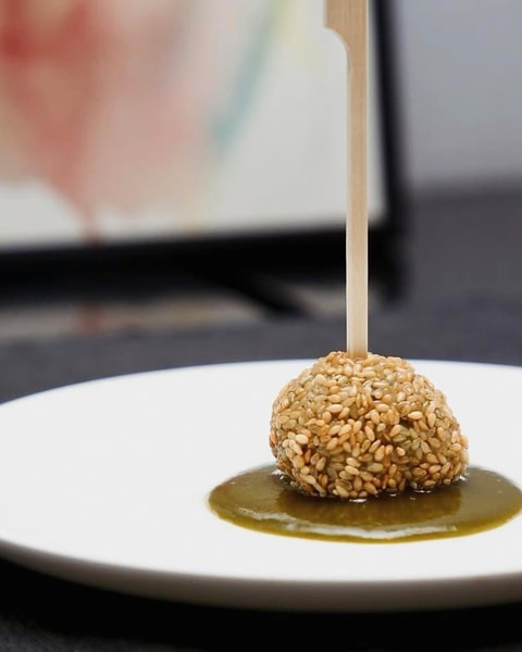 Forårsmenu hos Restaurant Rebel - Anbefalet i Michelin-guiden på 12. år