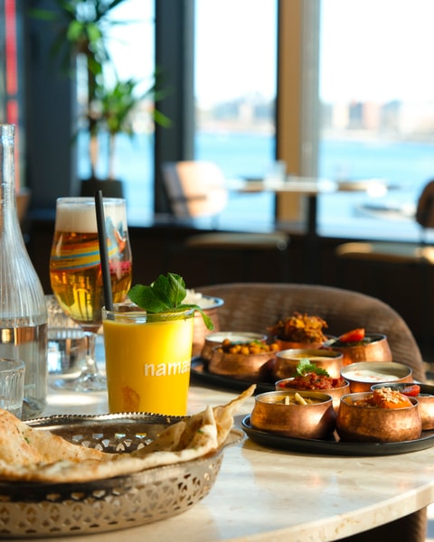 Indisk Thali Menu hos Namaste