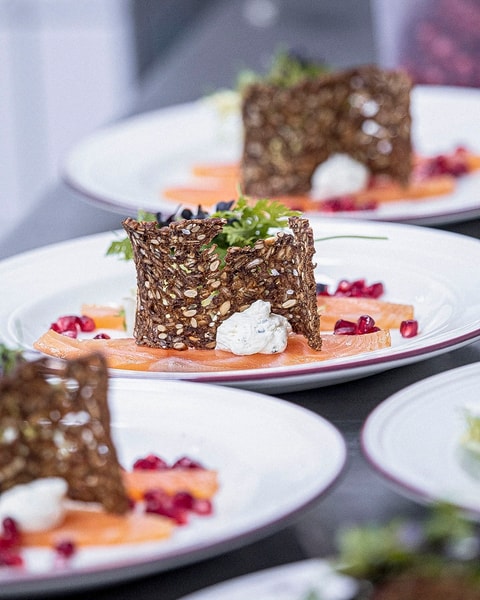 Sommerfrokost på No. 22 Bistro - 2 Signatur Smørrebrød Ved Vandet i Rungsted Havn