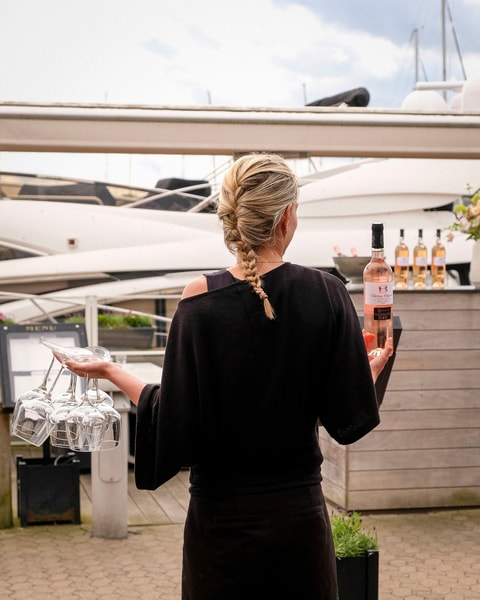 Sommerfrokost på No. 22 Bistro - 2 Signatur Smørrebrød Ved Vandet i Rungsted Havn