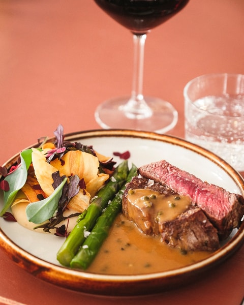 12 Serveringer "Family Style" - Aftenmenu på Odette