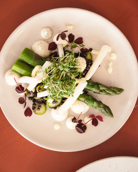 12 Serveringer "Family Style" - Aftenmenu på Odette