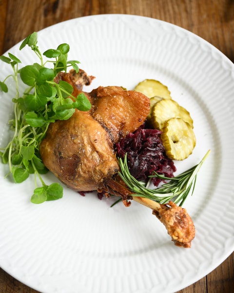 Oplev Strandmøllekroens Julebord - Højtidelig Menu i Stemningsfyldte Omgivelser!
