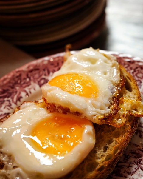 Brunchfavoritter krydret med sydasiatisk varme hos Dhaba Kitchen