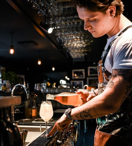 2 suveræne cocktails eller stor pitcher