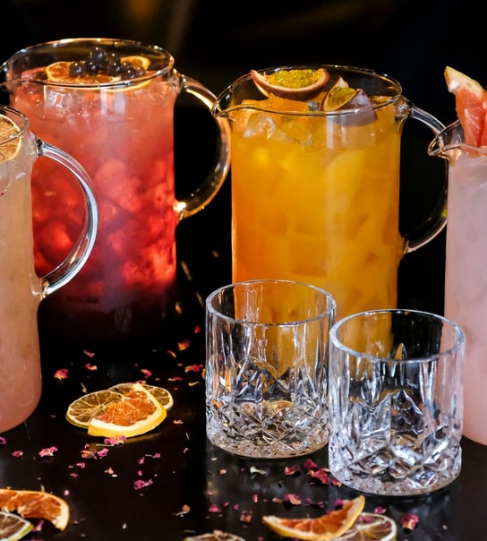 2 suveræne cocktails eller stor pitcher