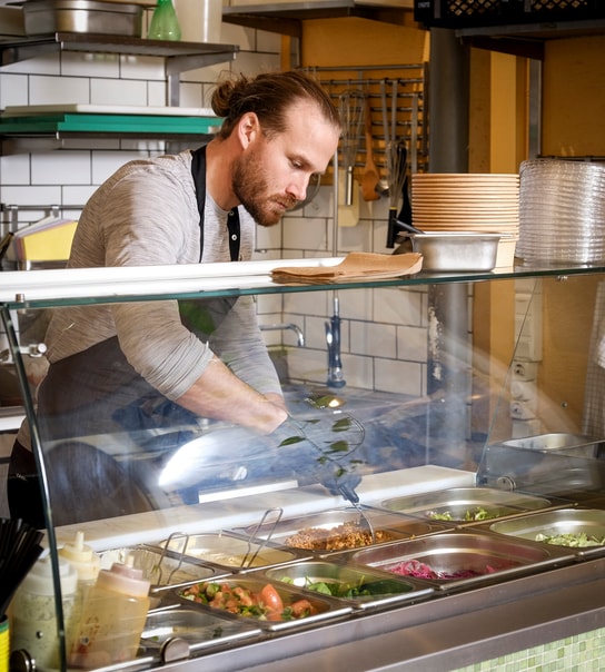 5 ♥ i Politiken: Halv pris på frisklavet bowlmenu fra hypede Halla Halla på Christianshavn 