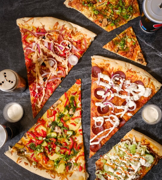 Vil du prøve Københavns største slice? 2 stk. til halv pris - hypede kæmpe-pizzaslices i Indre By