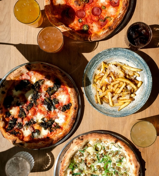 Pappa Pizza: Pizza + trøffelfritter + cocktail/sodavand hos prisvindende surdejs-pizzeria - Amager, Vesterbro og Hillerød!