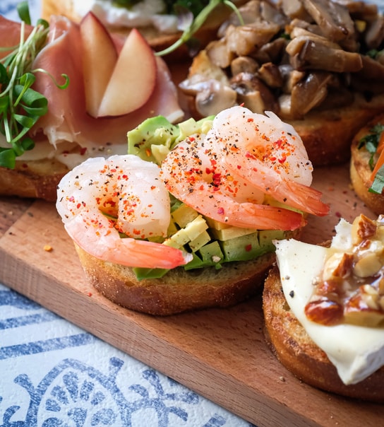 Café Claire: Smag en bid af Barcelona med 6 pintxos og lækre oliven hos topkok på Østerbros hyggeligste café