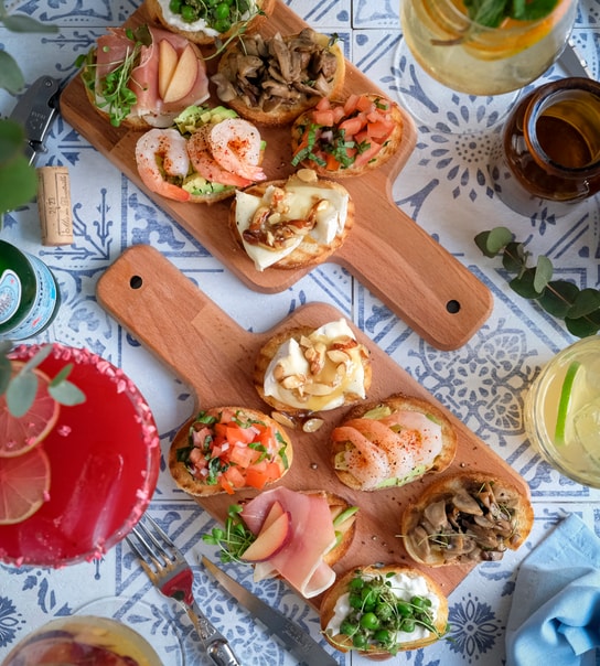 Café Claire: Smag en bid af Barcelona med 6 pintxos og lækre oliven hos topkok på Østerbros hyggeligste café