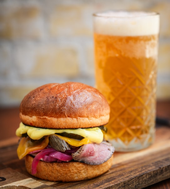 Topanmeldte BOBS: Spar 53 % på valgfri steak burger inkl. valgfri drikkevare - også take away!